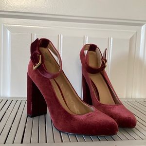 Nine West velvet shoes